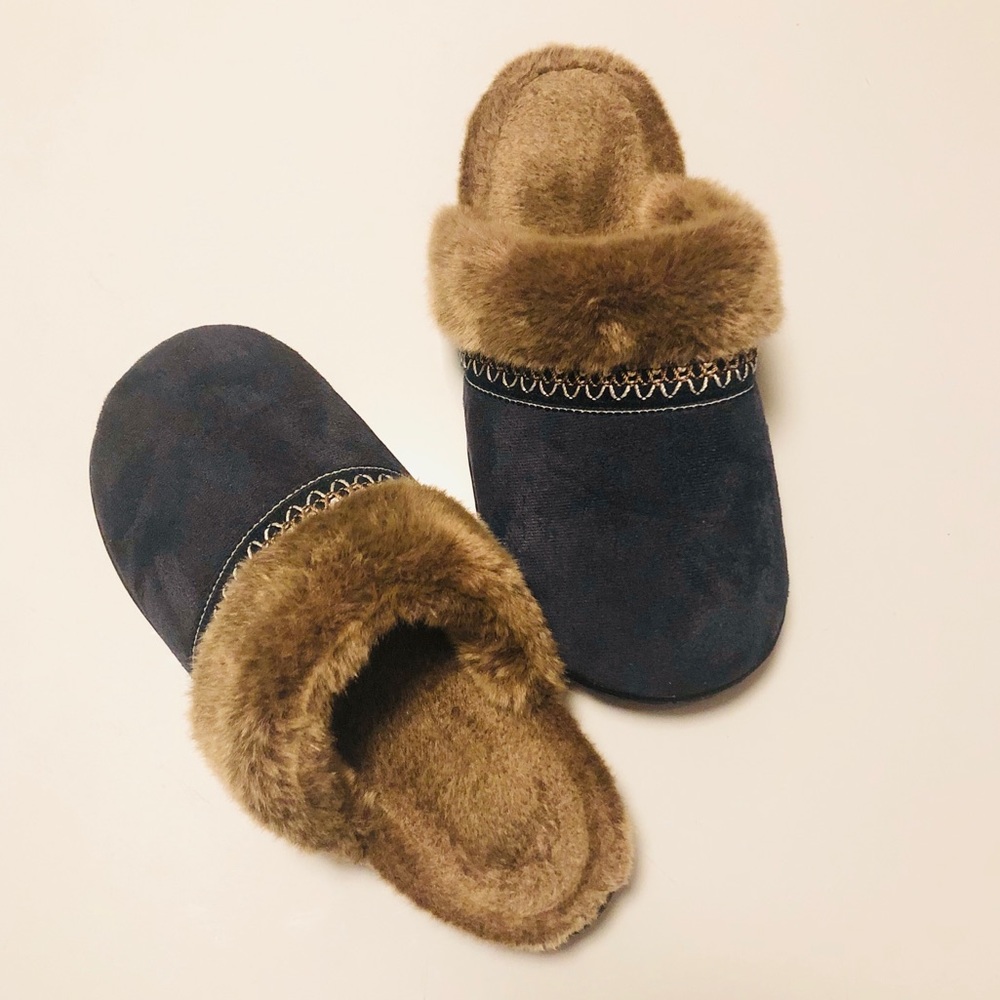 Isotoner Women’s Microsuede Faux fur slipper